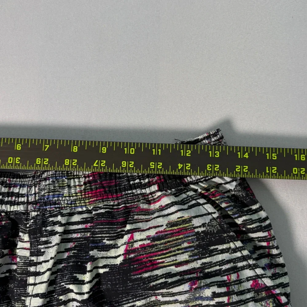 The North Face Mens Abstract Glitch Print Athletic Shorts Black Pink Small 317